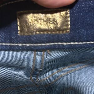 MOTHER jeans 
26 
Insider crop step fray 
Color off limits